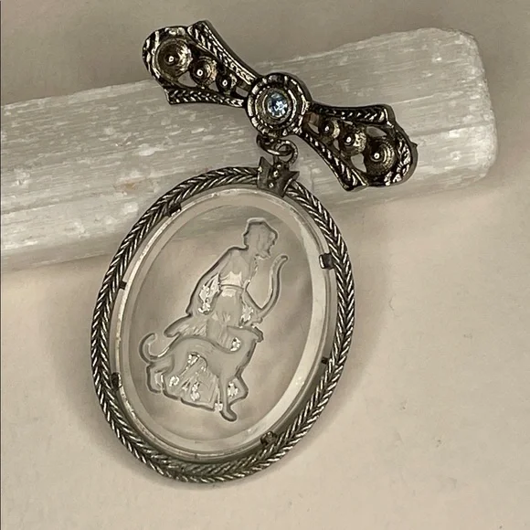 Vintage Avon "Diana The Huntress" Glass Intaglio Cameo Pendent Brooch - Picture 1 of 10